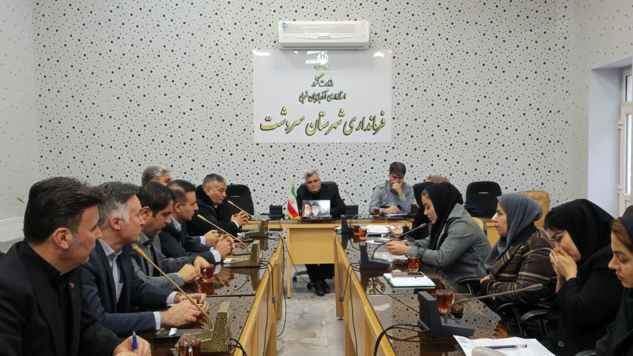 اولویت‌بندی حمایت از خانواده‌های چندفرزندی و تسهیل ازدواج در جلسه قرارگاه جوانی جمعیت سردشت