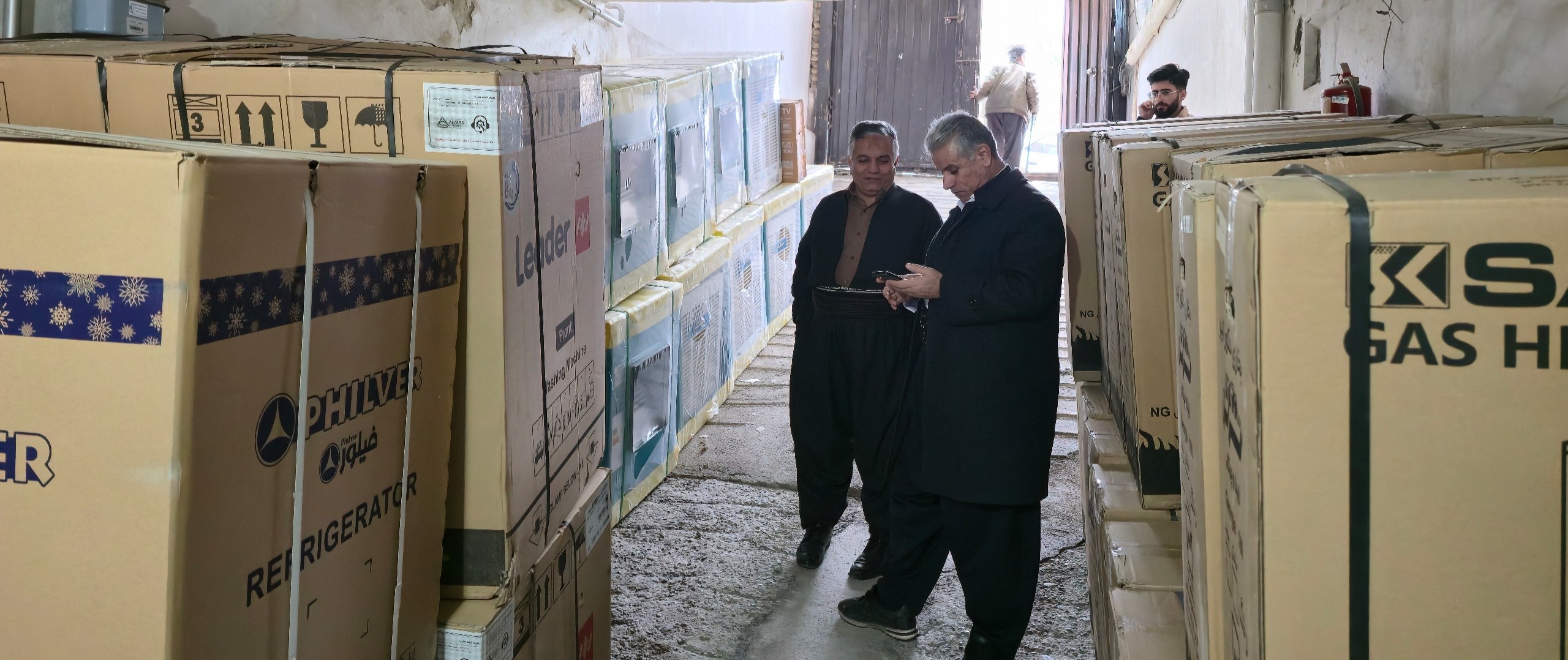 اهدای 43 قلم لوازم ضروری زندگی به مددجویان کمیته امداد به مناسبت دهه مبارک فجر