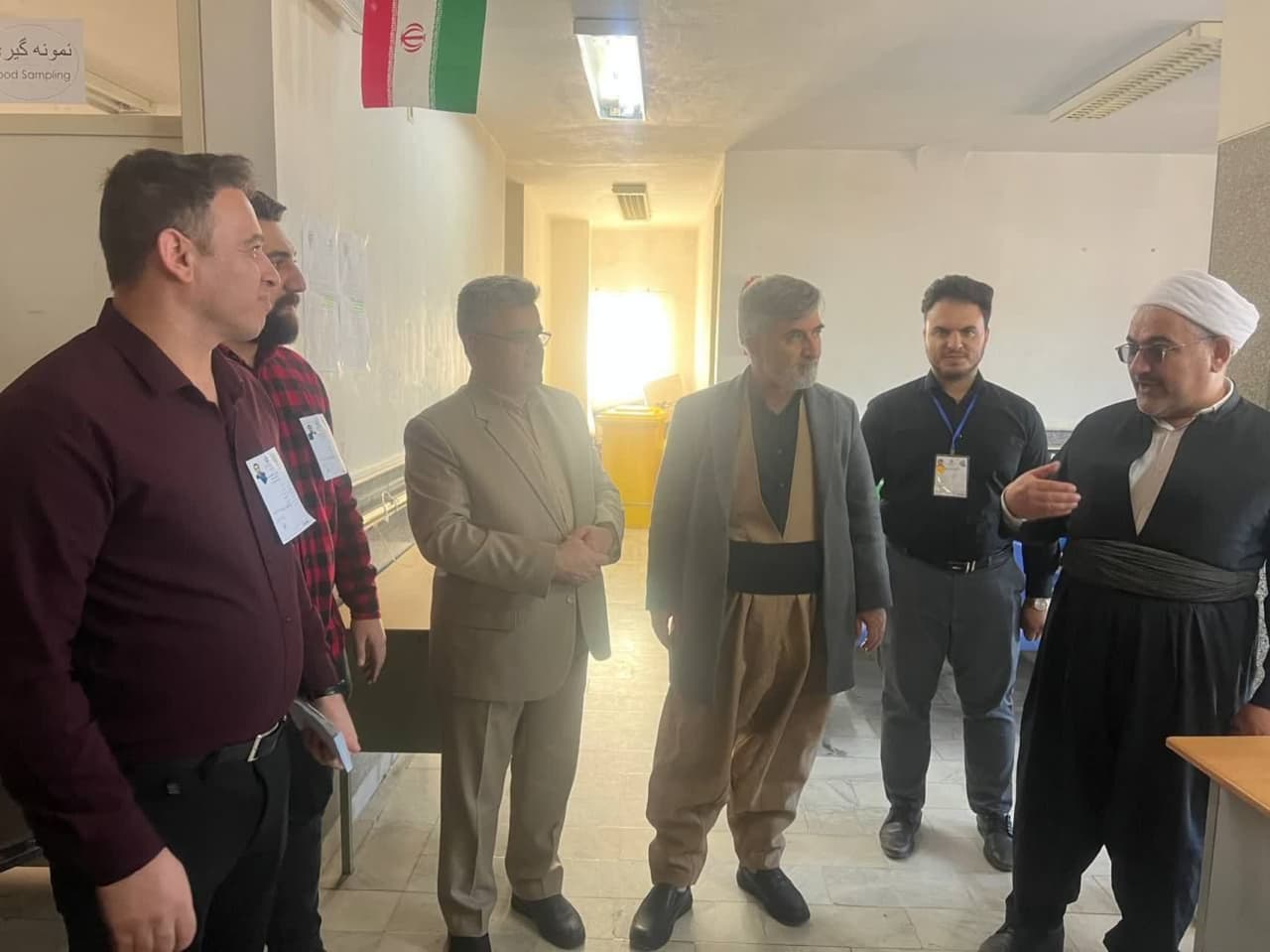 بازدید فرماندار شهرستان سردشت از شعبات اخذ رای درسردشت