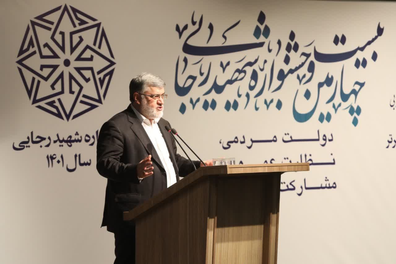 مدیران با روحیه مضاعف و جهادی و بی منت برای مردم کار کنند / زمینه حضور هلدینگ های بزرگ سرمایه گذاری در استان فراهم شده است / به دنبال ارتقای شاخص های توسعه ای در استان هستیم