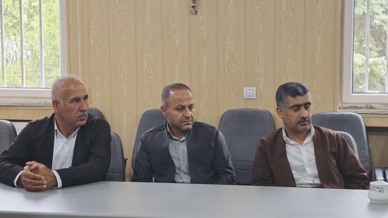 سرپرست فرمانداری سردشت با مدیرعامل بیمارستان خیریه امید و معتمدین انجمن حمایت از بیماران سرطانی دیدار کرد