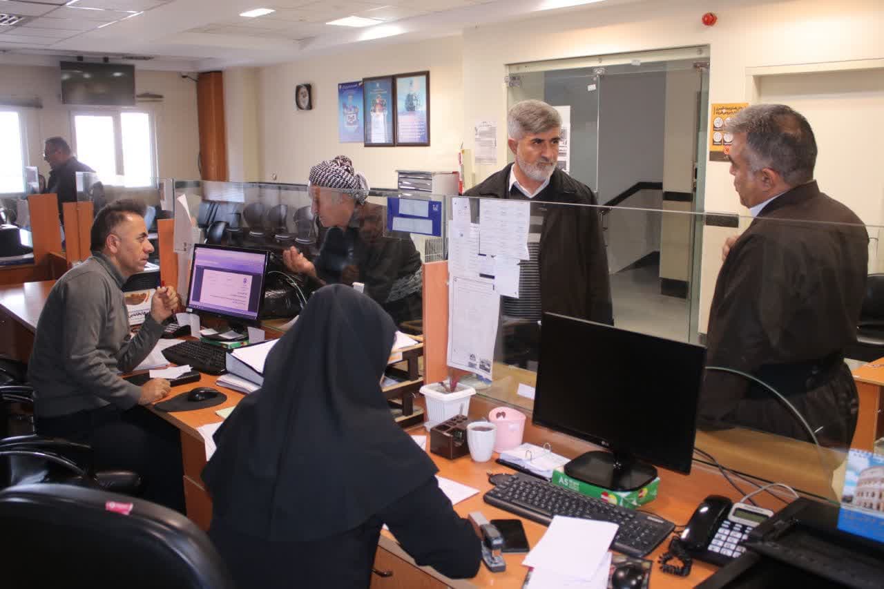 بازدید سرزده فرماندار سردشت از ادارات سطح شهرستان