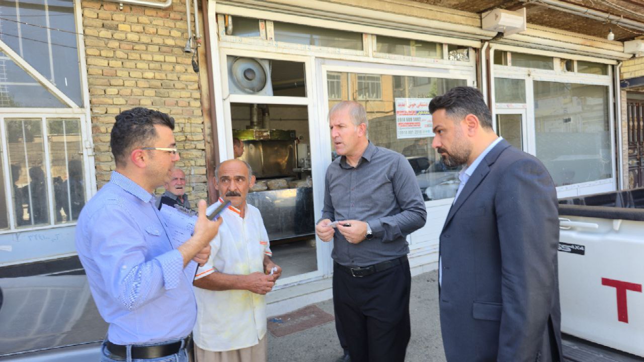 فرماندار سردشت از نانوایی‌های شهر بازدید کرد