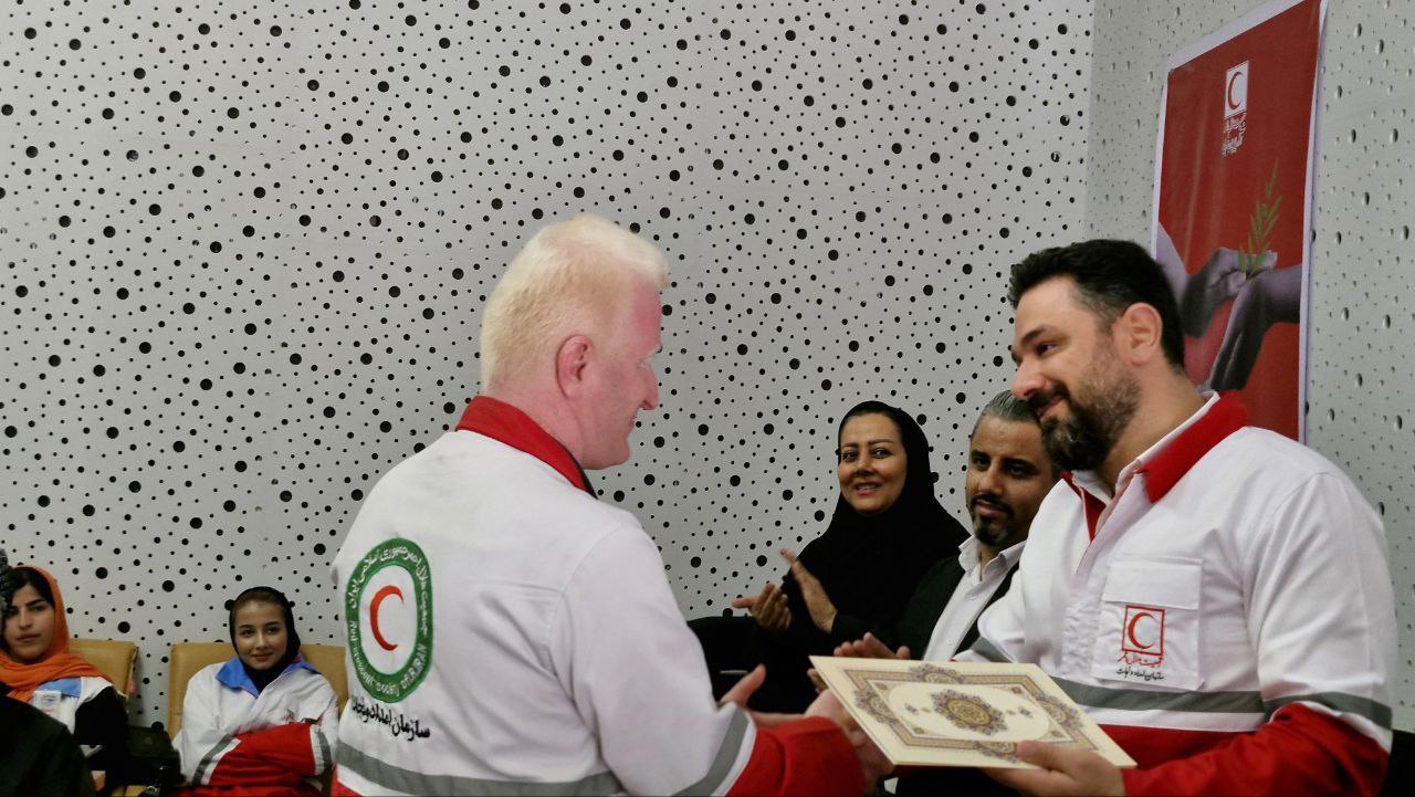 مراسم گرامیداشت هفته هلال احمر در سردشت برگزار شد.