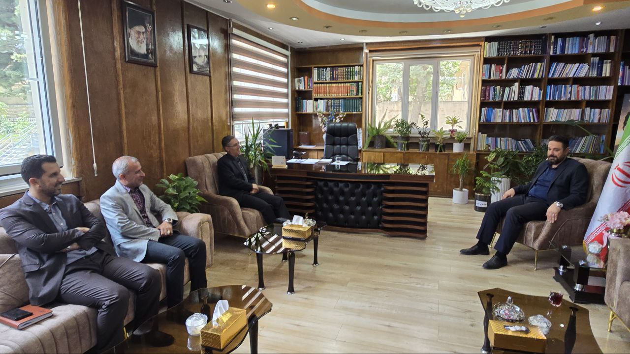 دیدار ریباز میرزایی فرماندار شهرستان سردشت با آقای حاجی‌زاده مدیر کل پخش فرآورده های نفتی منطقه میاندوآب