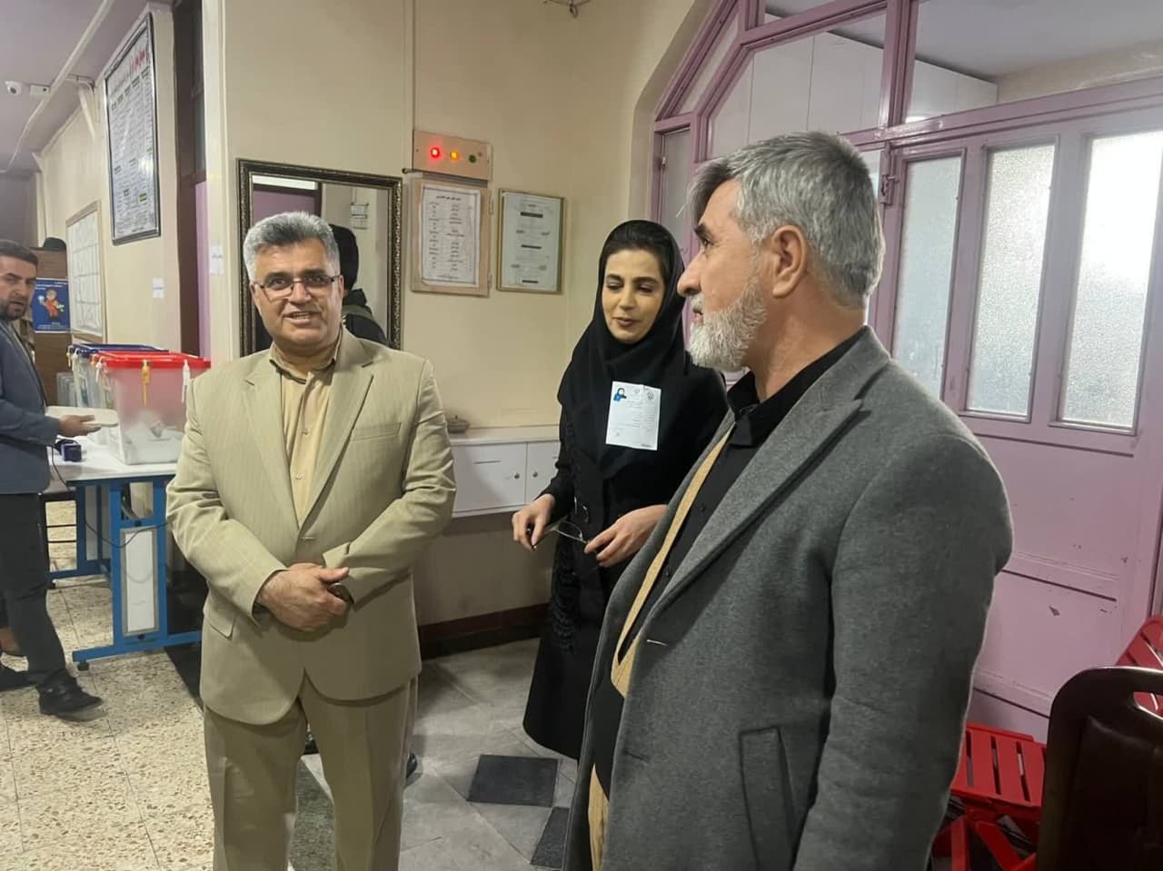 بازدید فرماندار شهرستان سردشت از شعبات اخذ رای درسردشت