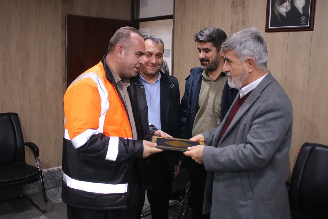 تجلیل از راهداران تلاشگر شهرستان سردشت/ آمادگی کامل راهداری شهرستان برای ارائه خدمات زمستانی