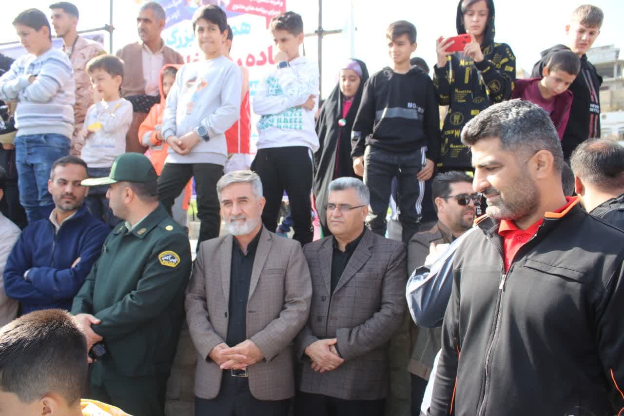 برگزاری همایش پیاده روی خانوادگی با حضور گسترده مردم در سردشت