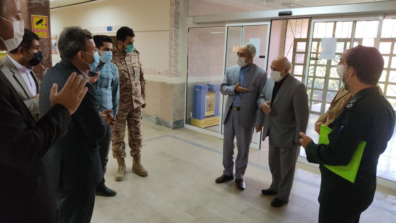 ️برپایی نمایشگاه عکس و پوستر هفته دفاع مقدس در نگار خانه اداره فرهنگ و ارشاد سردشت