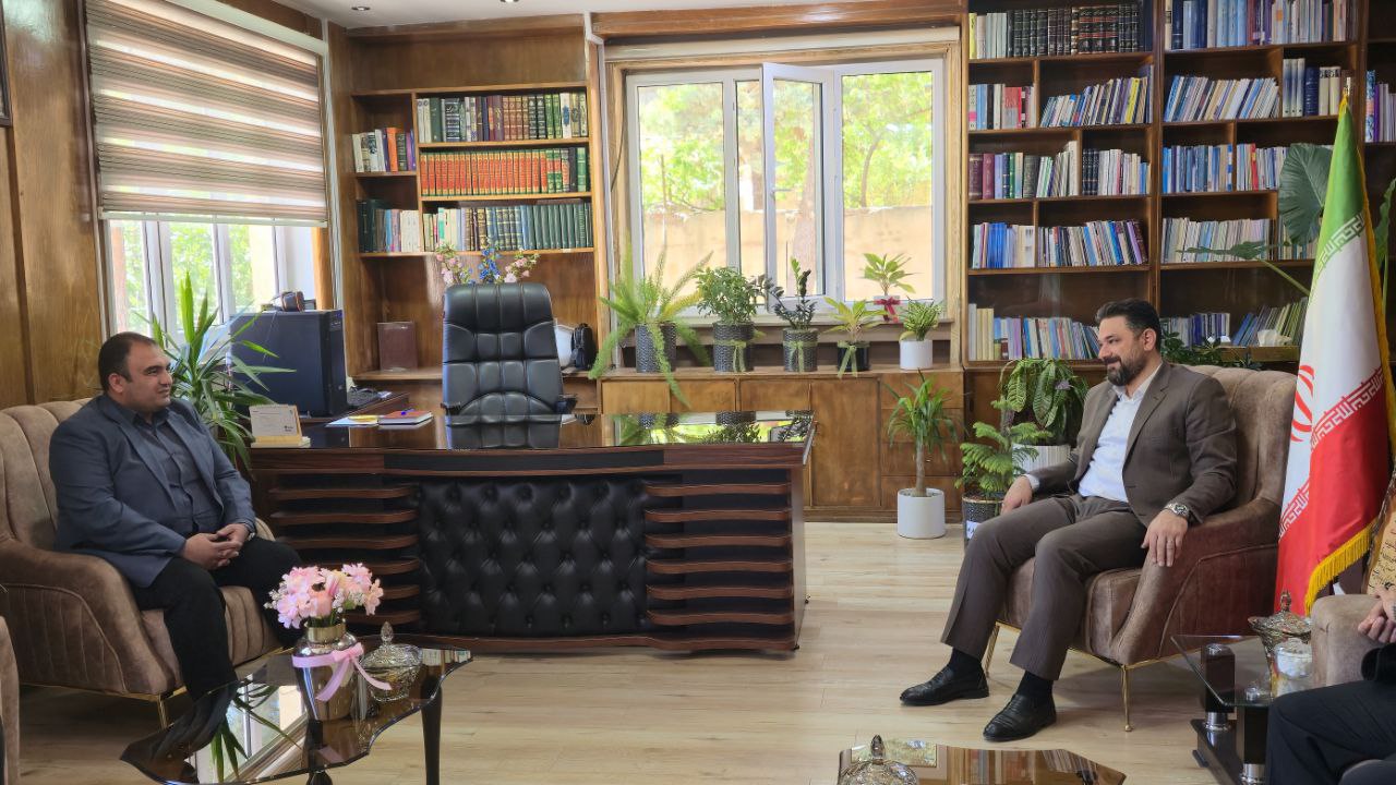دیدار و گفت و گو ریباز میرزایی سرپرست فرمانداری شهرستان سردشت با خیّر مدرسه‌ساز