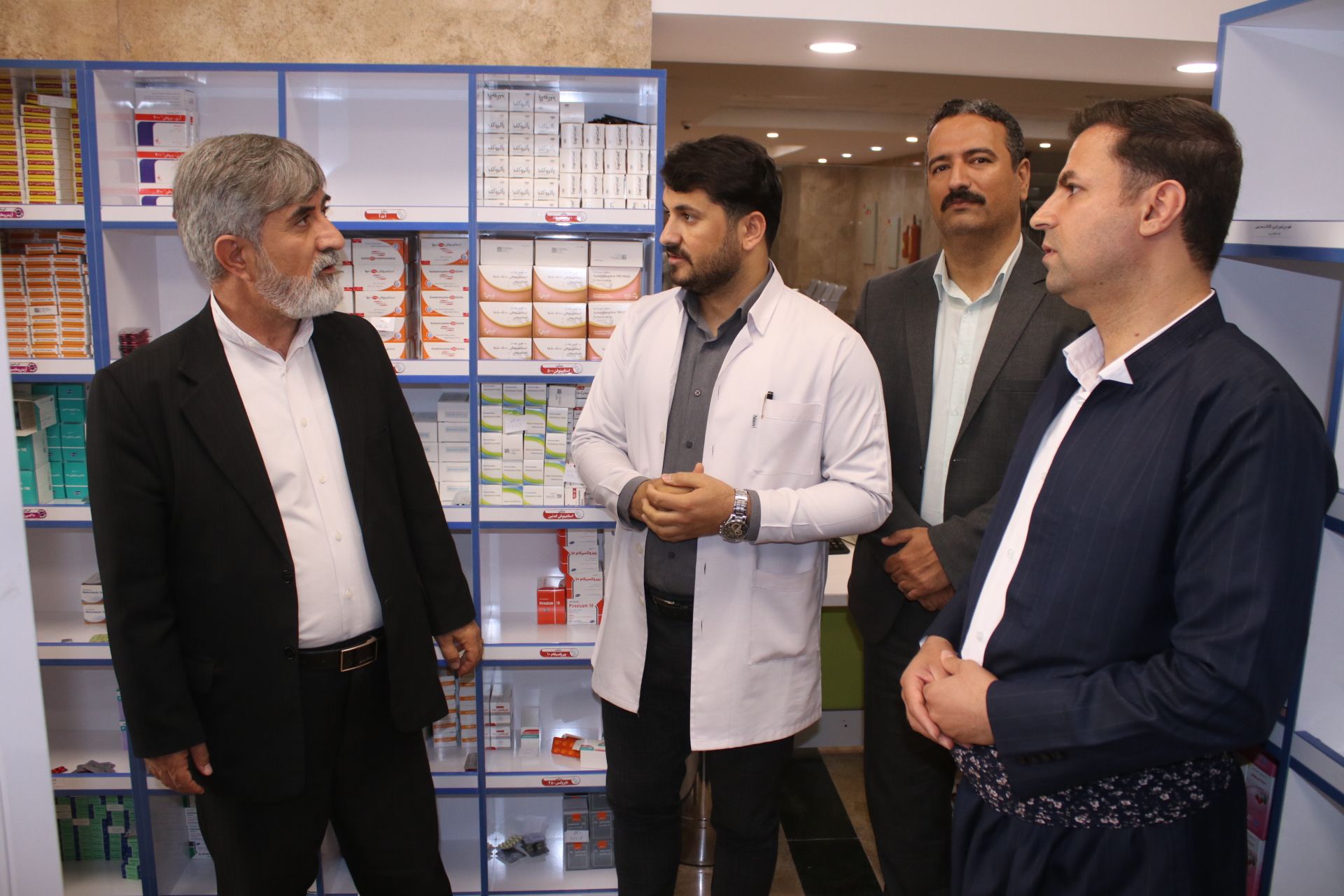 بازدید سرپرست فرمانداری شهرستان سردشت از درمانگاه تامین اجتماعی / درمانگاه تامین اجتماعی آماده ارائه خدمات بهداشتی و درمانی برای عموم مردم است