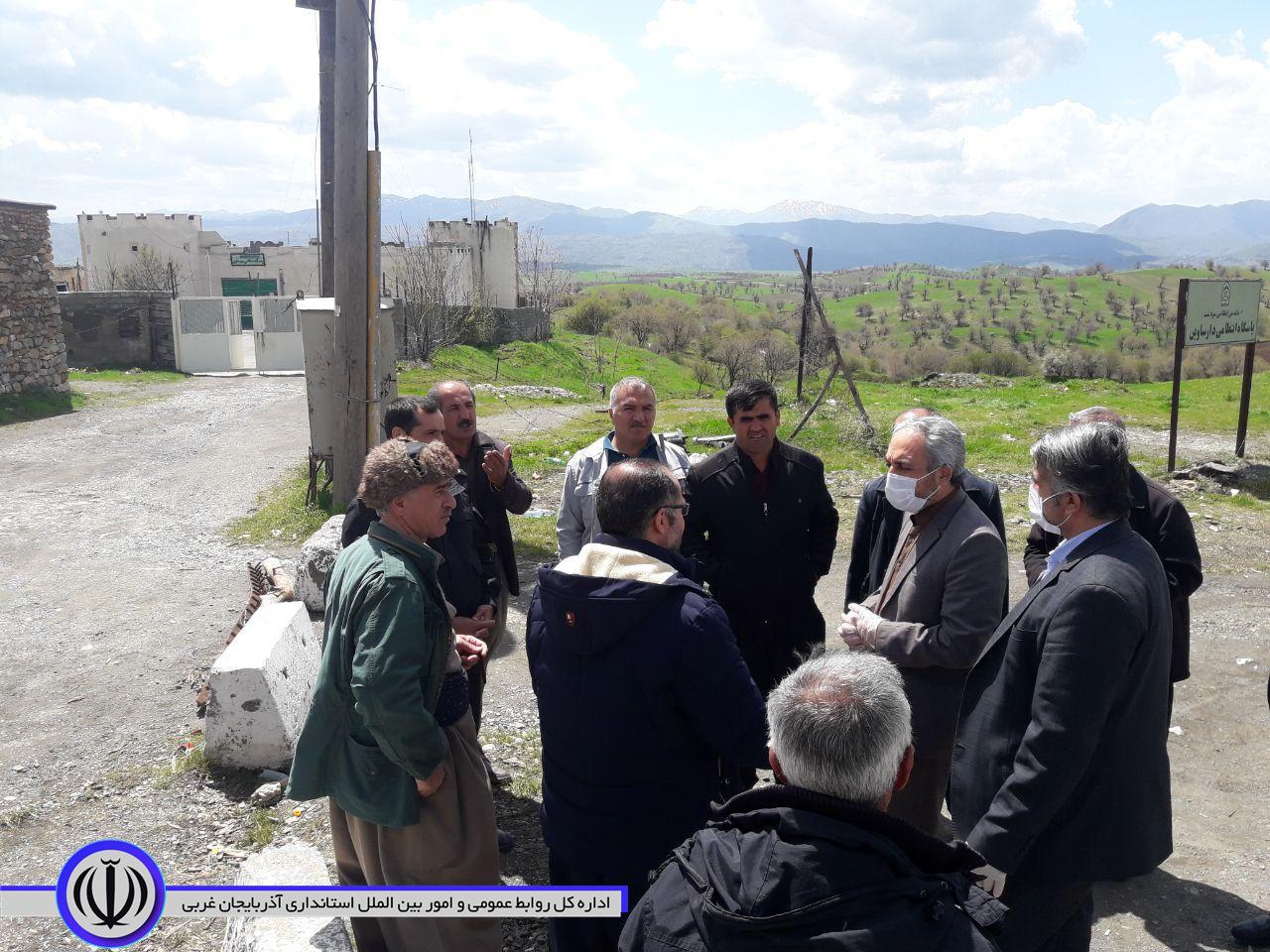 بازدید نخشی پور فرماندار شهرستان سردشت از محل مبادی ورودی و خروجی دارساوین در راستای فاصله گذاری و غربالگری خودروها