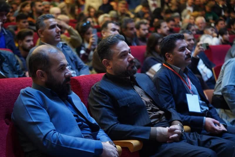 تصویری از همدلی مسئولان: فرماندار، نماینده مجلس و مدیرکل ارشاد، همراه با مردم در جشنواره سراسری 《بیت و حیران》سردشت