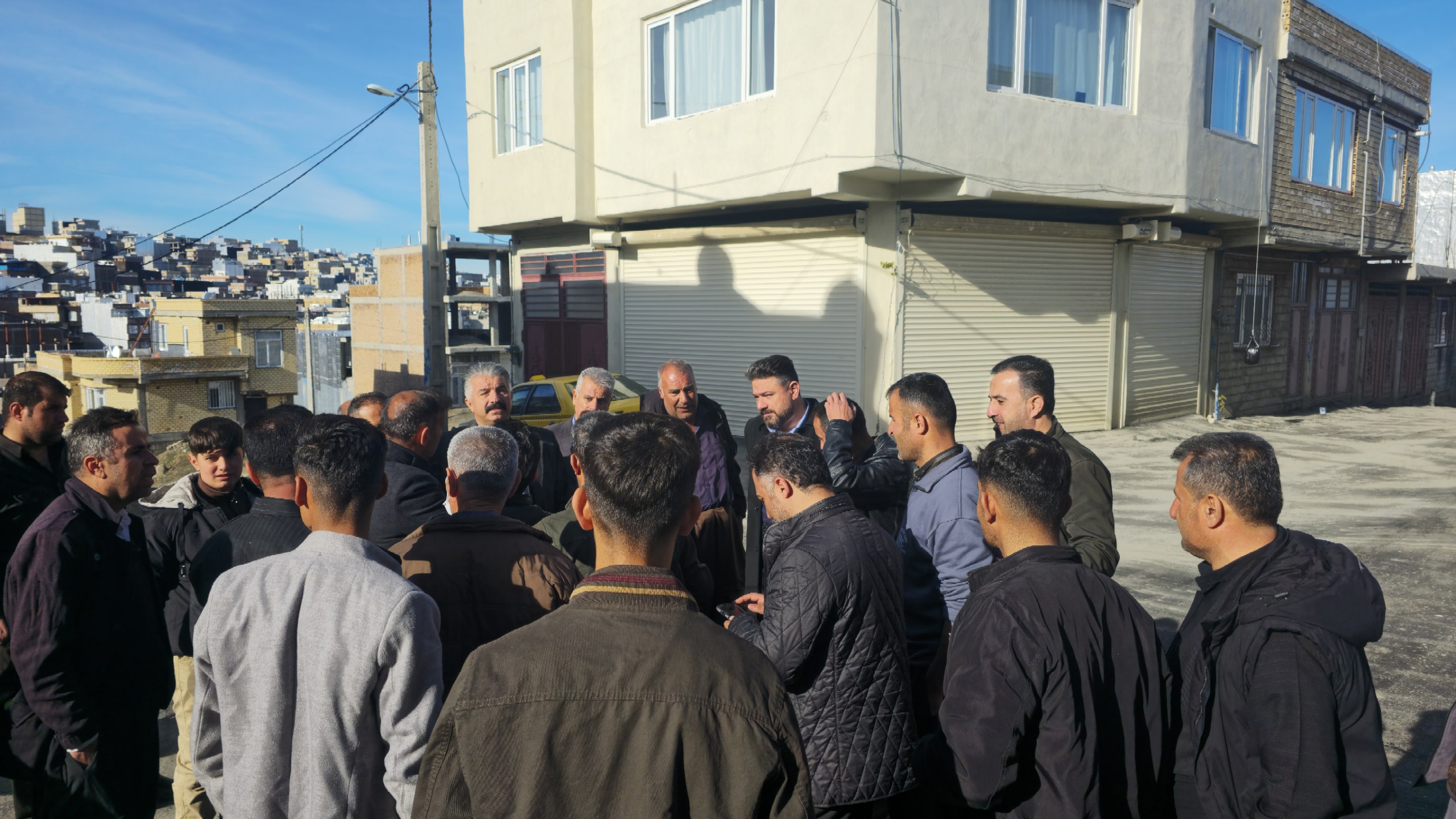 بازدید فرماندار از عملیات آسفالت محله کانی کولکه سردشت