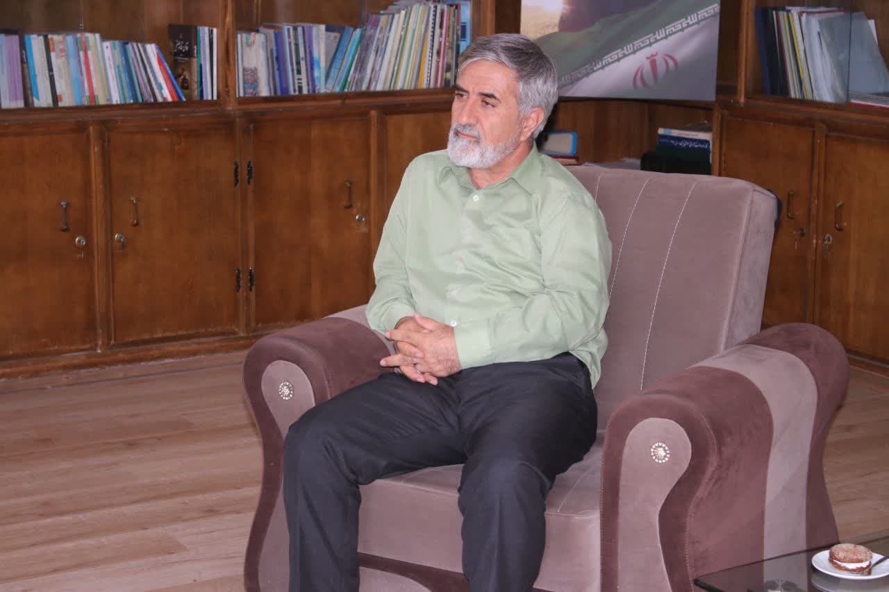 دیدار مدیر کل ثبت احوال آذربایجان غربی با فرماندار شهرستان سردشت/ تعیین تکلیف افراد فاقد شناسنامه و صدور کارت موقت برای آنها/ فاقدین شناسنامه هر چه سریعتر به اداره ثبت احوال مراجعه کنند