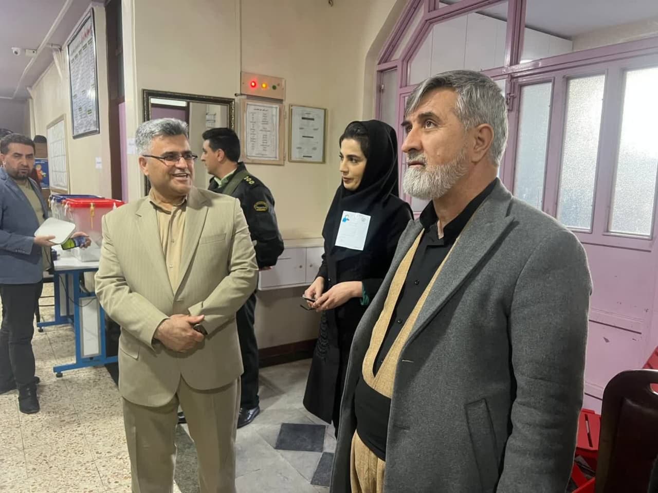 بازدید فرماندار شهرستان سردشت از شعبات اخذ رای درسردشت