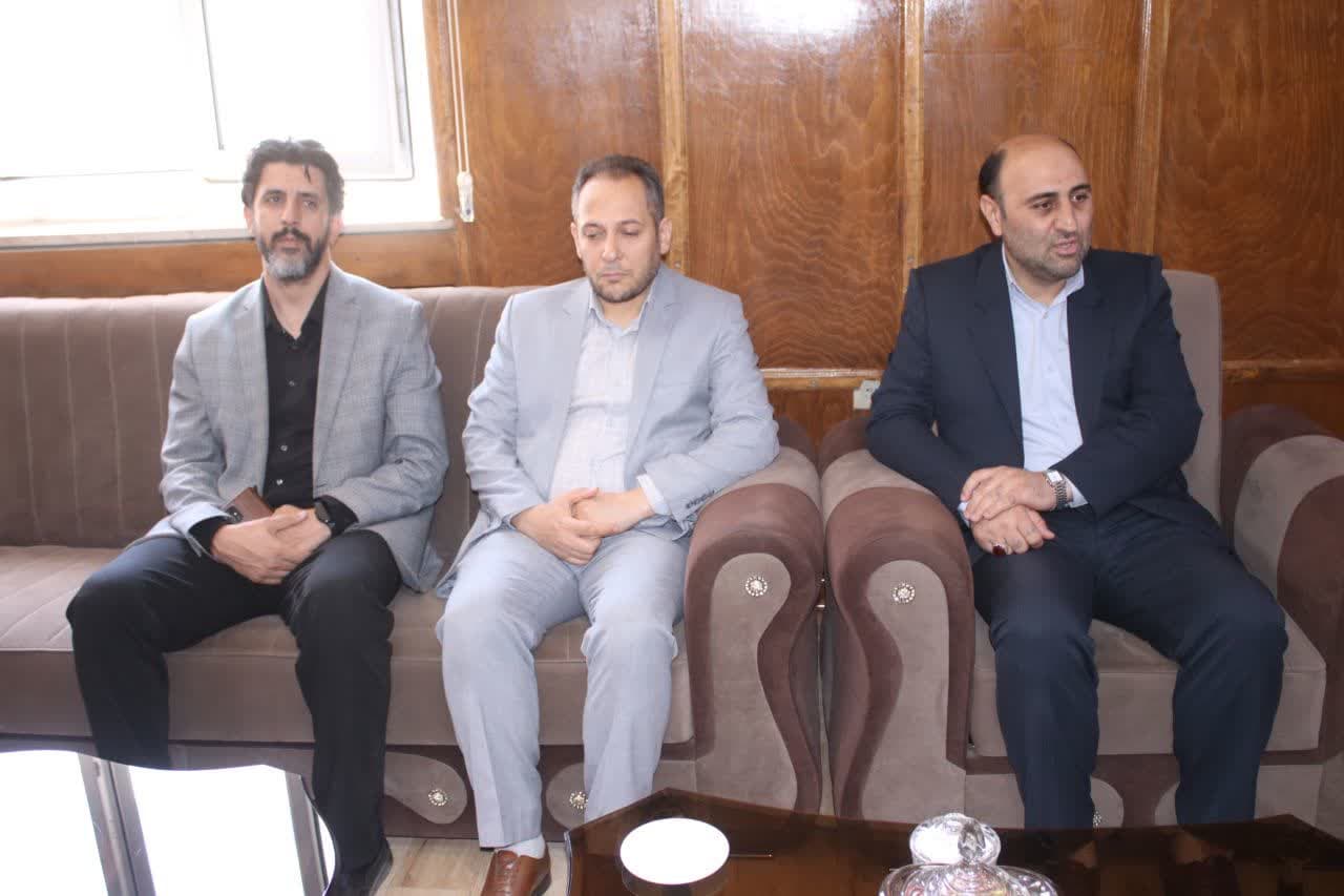دیدار مدیر کل ثبت احوال آذربایجان غربی با فرماندار شهرستان سردشت/ تعیین تکلیف افراد فاقد شناسنامه و صدور کارت موقت برای آنها/ فاقدین شناسنامه هر چه سریعتر به اداره ثبت احوال مراجعه کنند